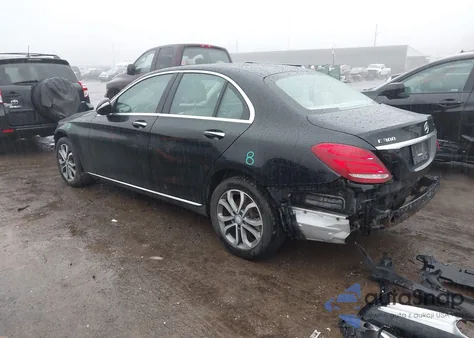 2015 Mercedes-Benz C 300 4Matic из США, поврежденный, VIN 55SWF4KB2FU015915